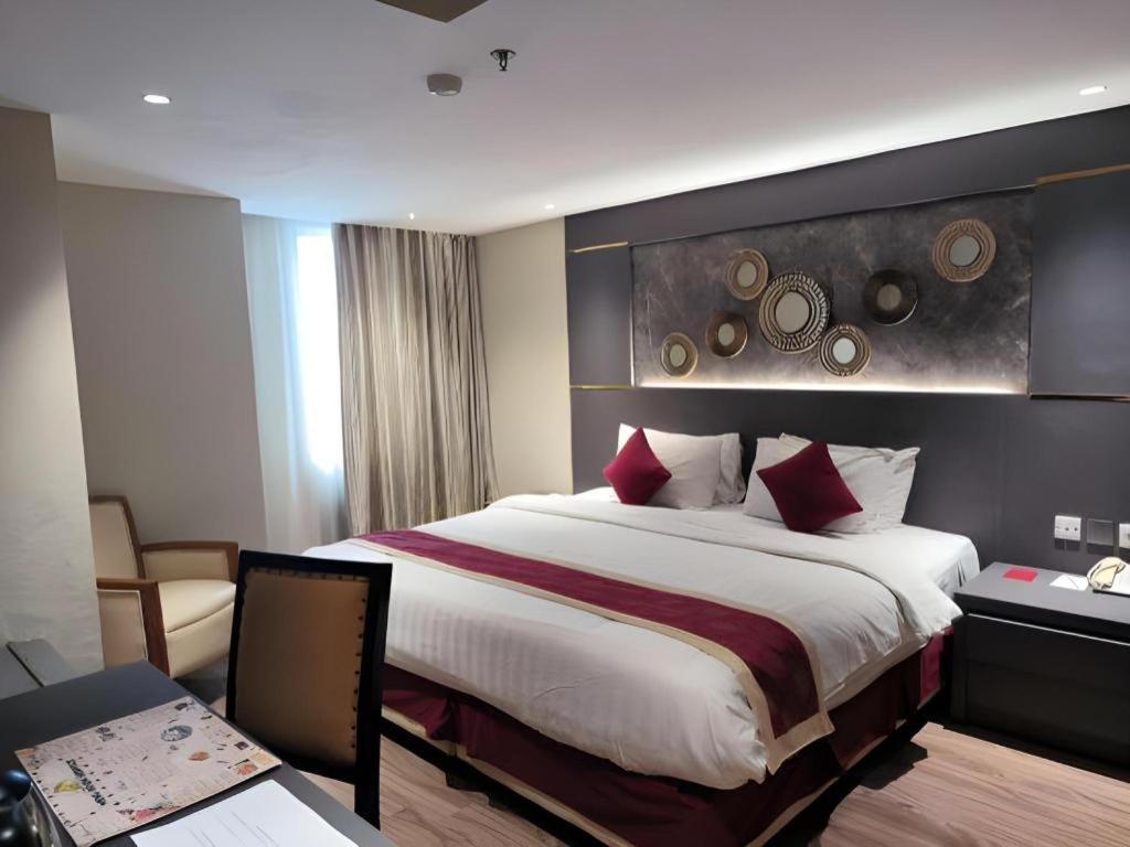 Hermes Palace Hotel Medan Exterior foto